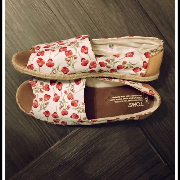 Toms - Picture 2 of 6